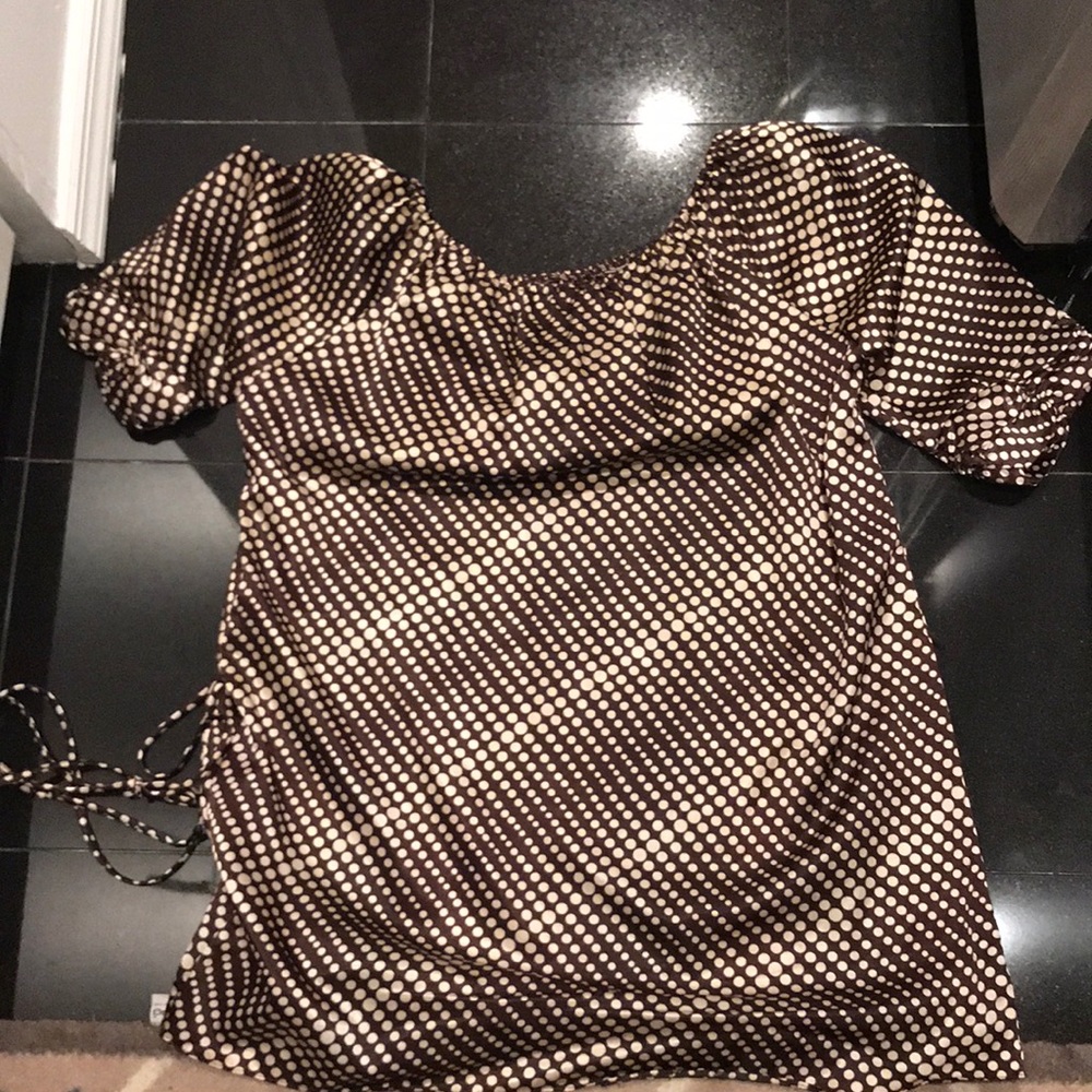 Simply irresistible brown top w cream circles